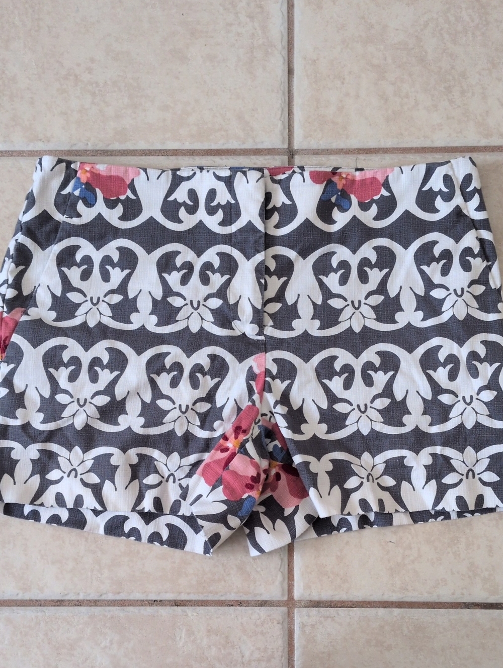 LOFT Floral Shorts Size 4